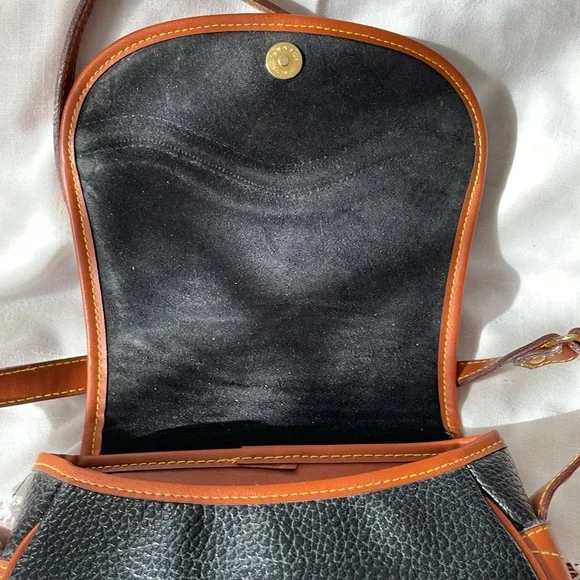 Dooney & Bourke All Weather Leather Shoulder Bag EUC Beautiful Stitching - Picture 9 of 12